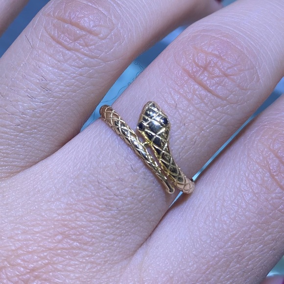 Jewelry - 14kt gold snake ring